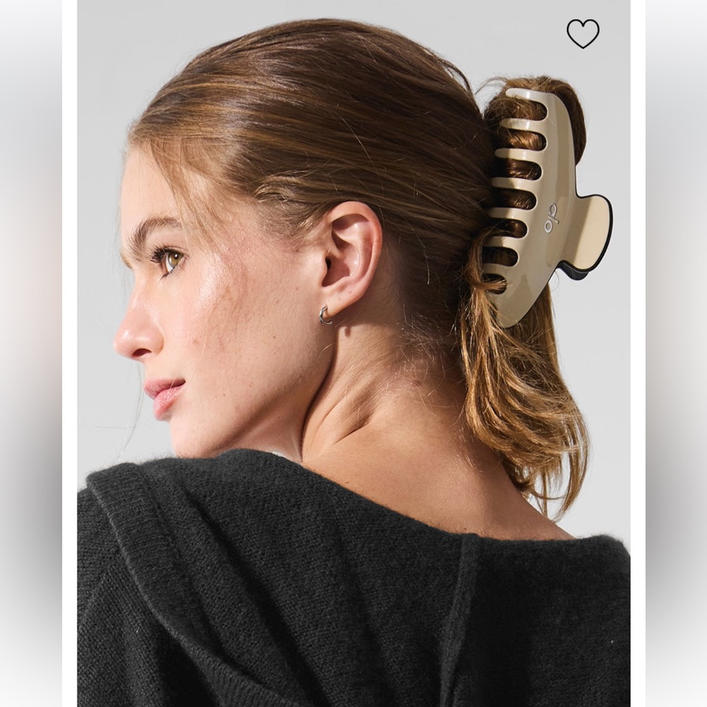ALO Yoga Black and Cream Hair Claw Clip